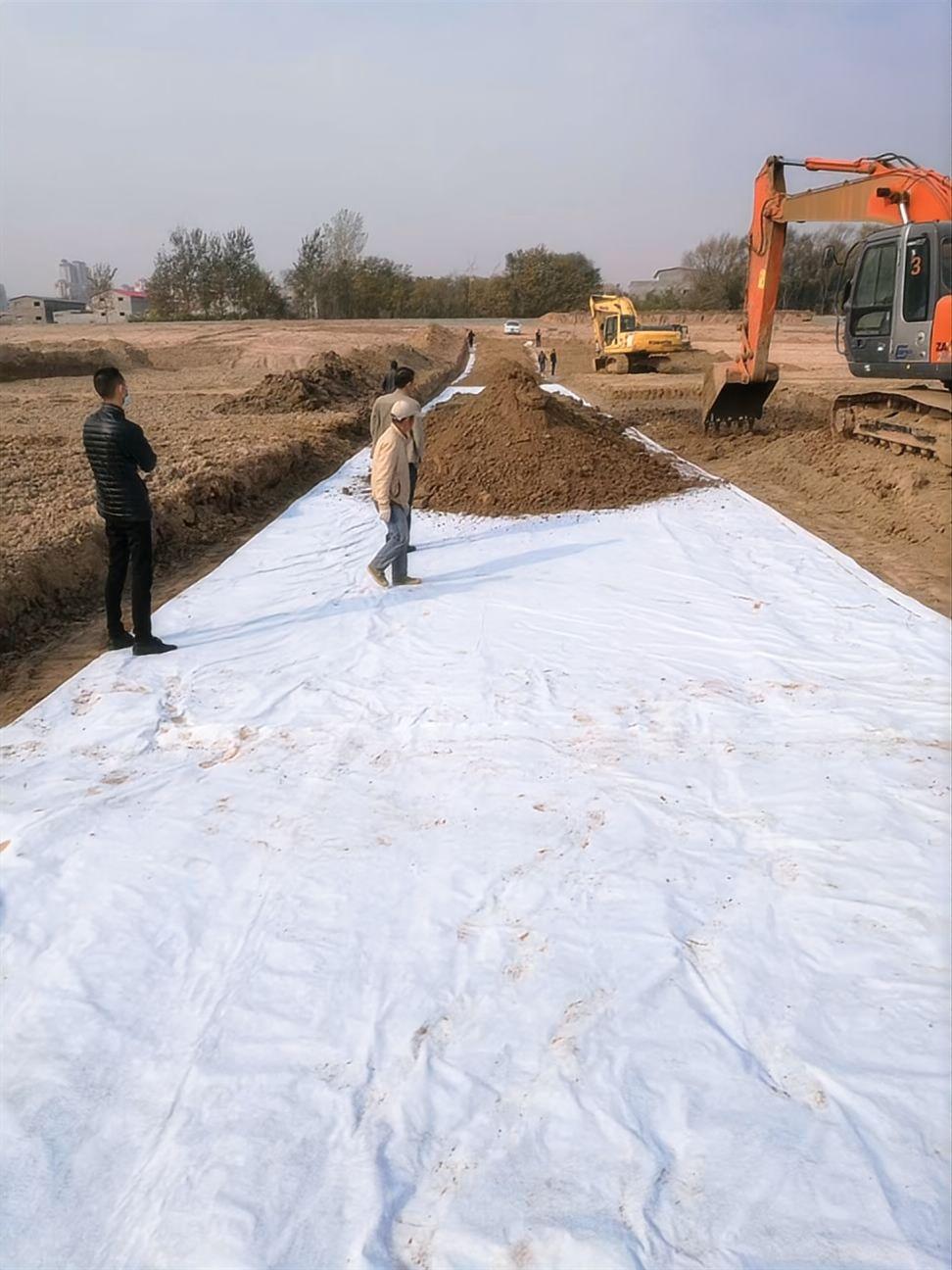 Short-fiber geotextile